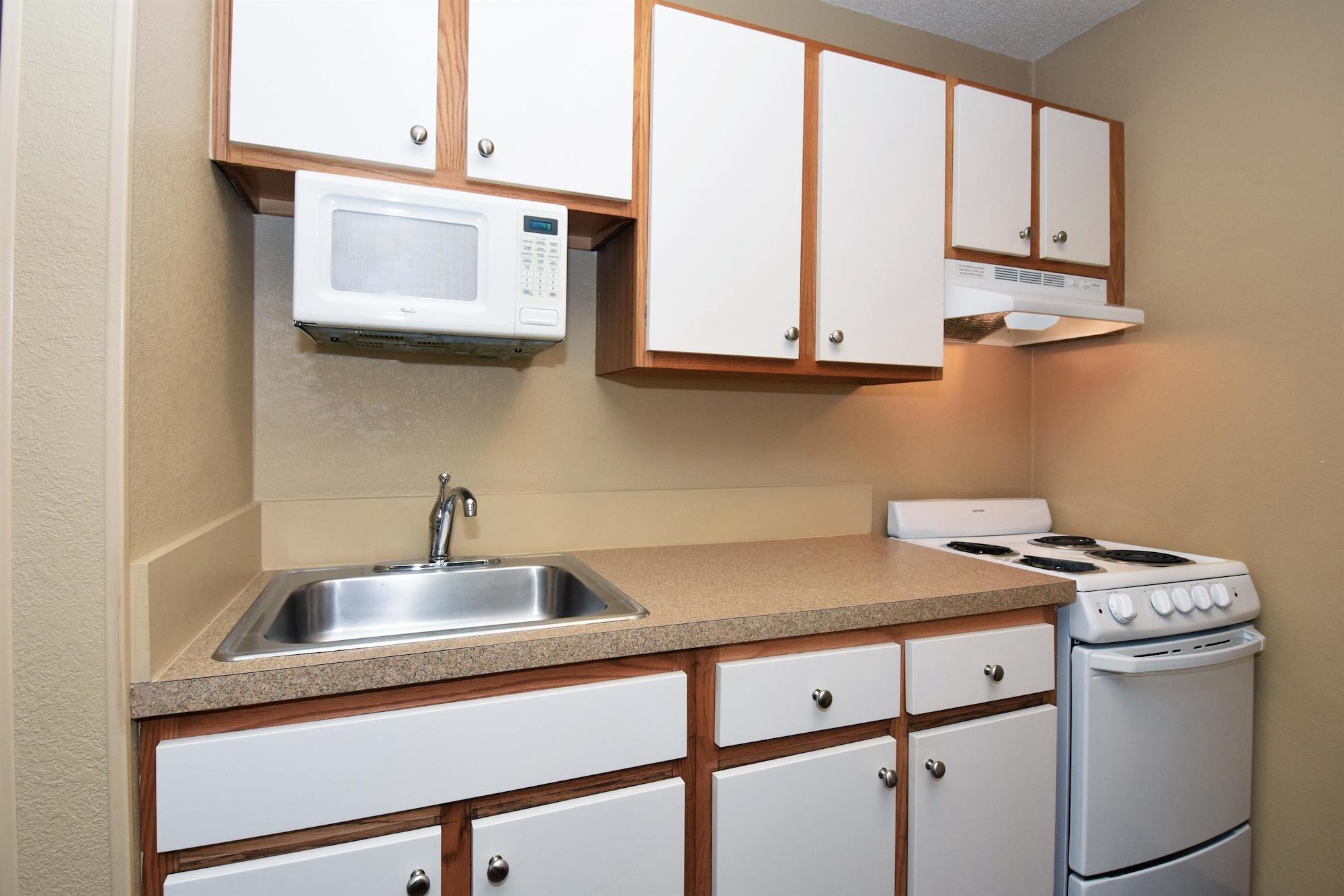 Suburban Studios Copley Akron West Экстерьер фото