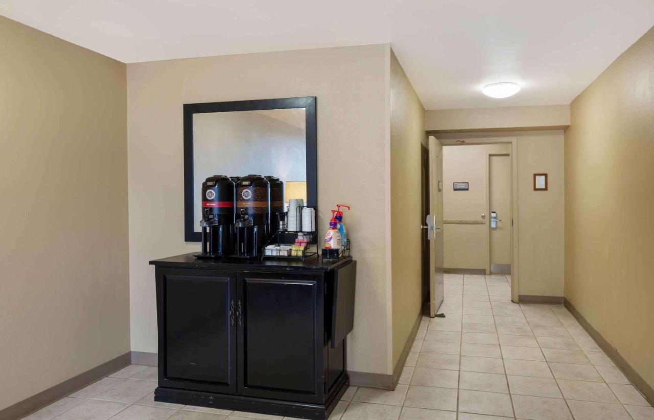 Suburban Studios Copley Akron West Экстерьер фото