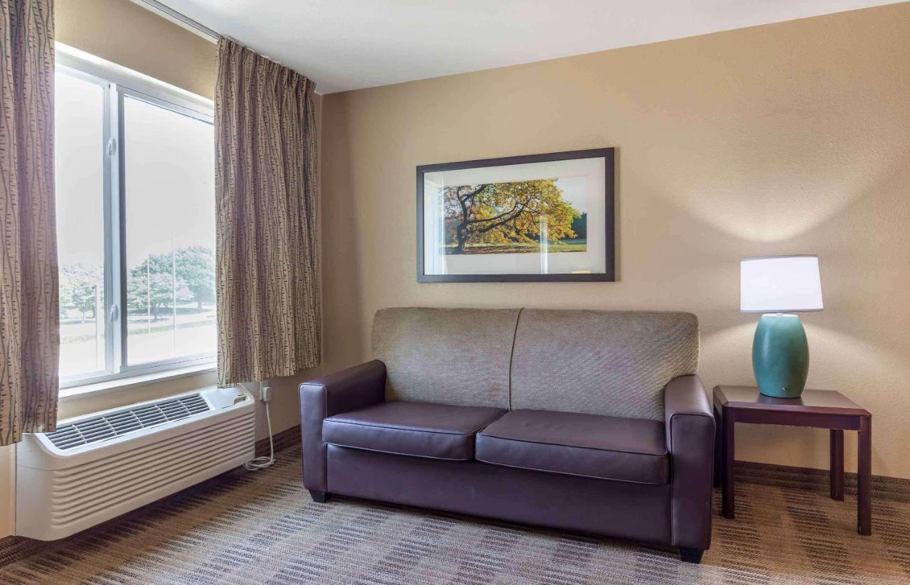 Suburban Studios Copley Akron West Экстерьер фото