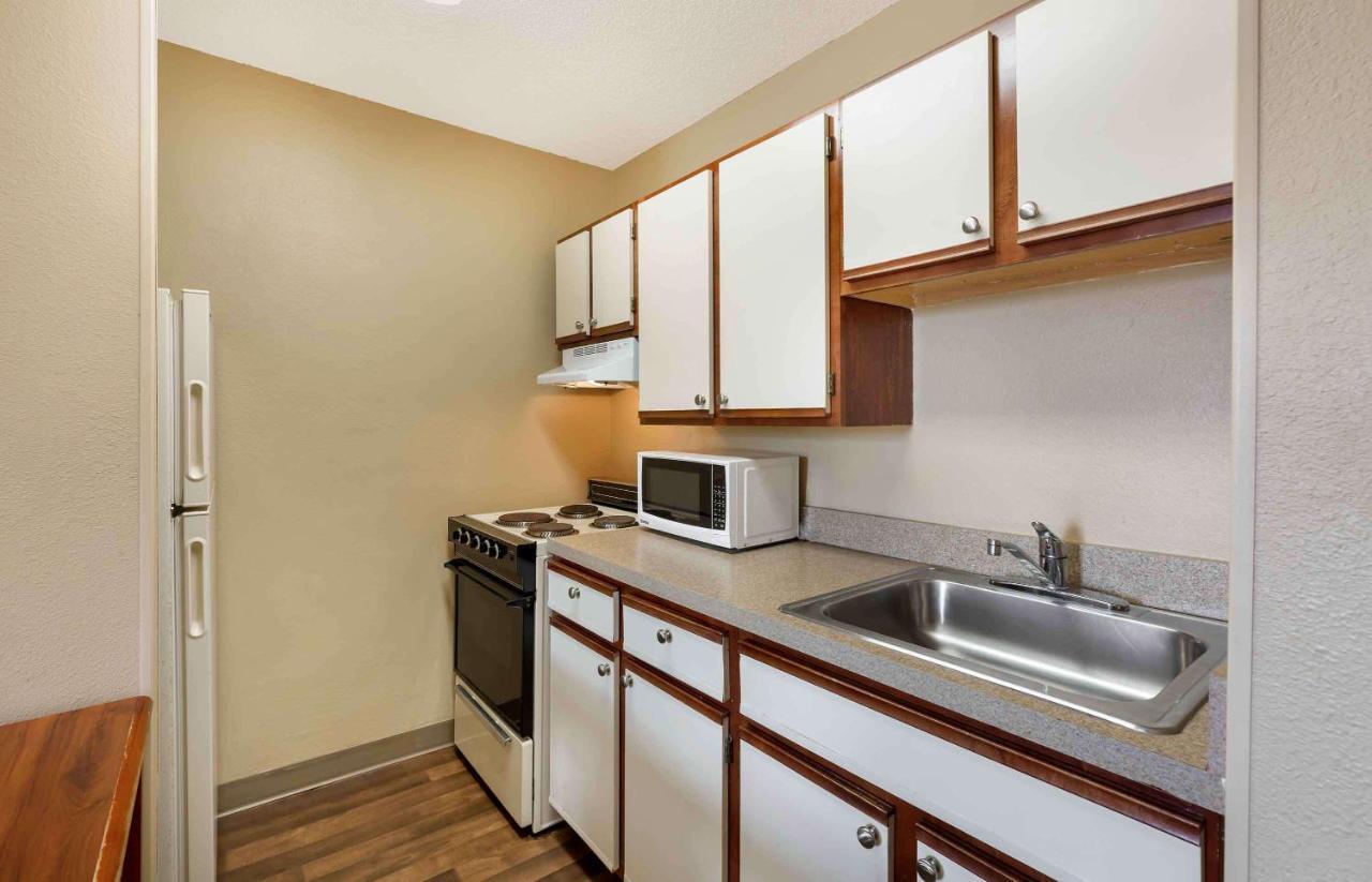 Suburban Studios Copley Akron West Экстерьер фото