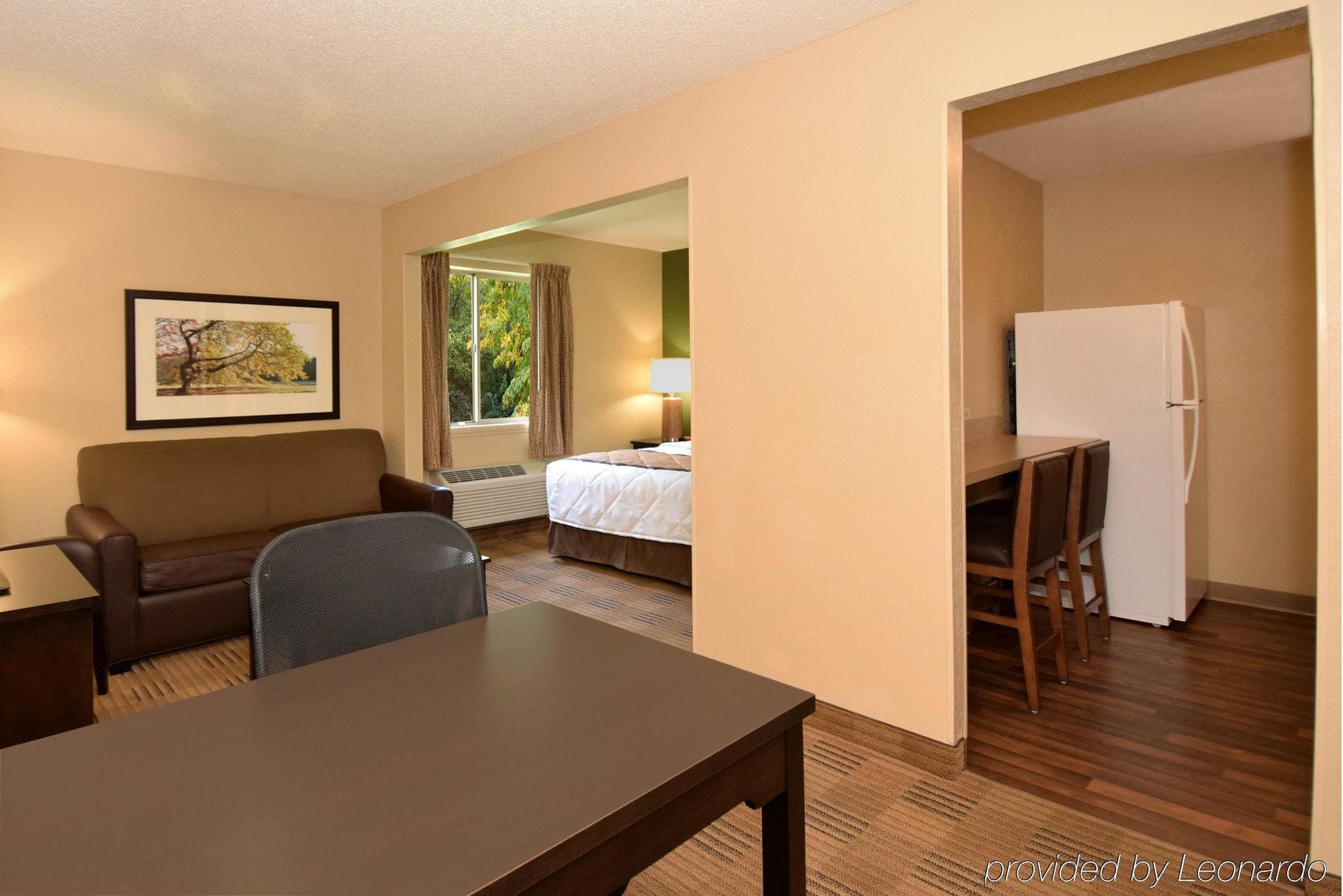 Suburban Studios Copley Akron West Экстерьер фото