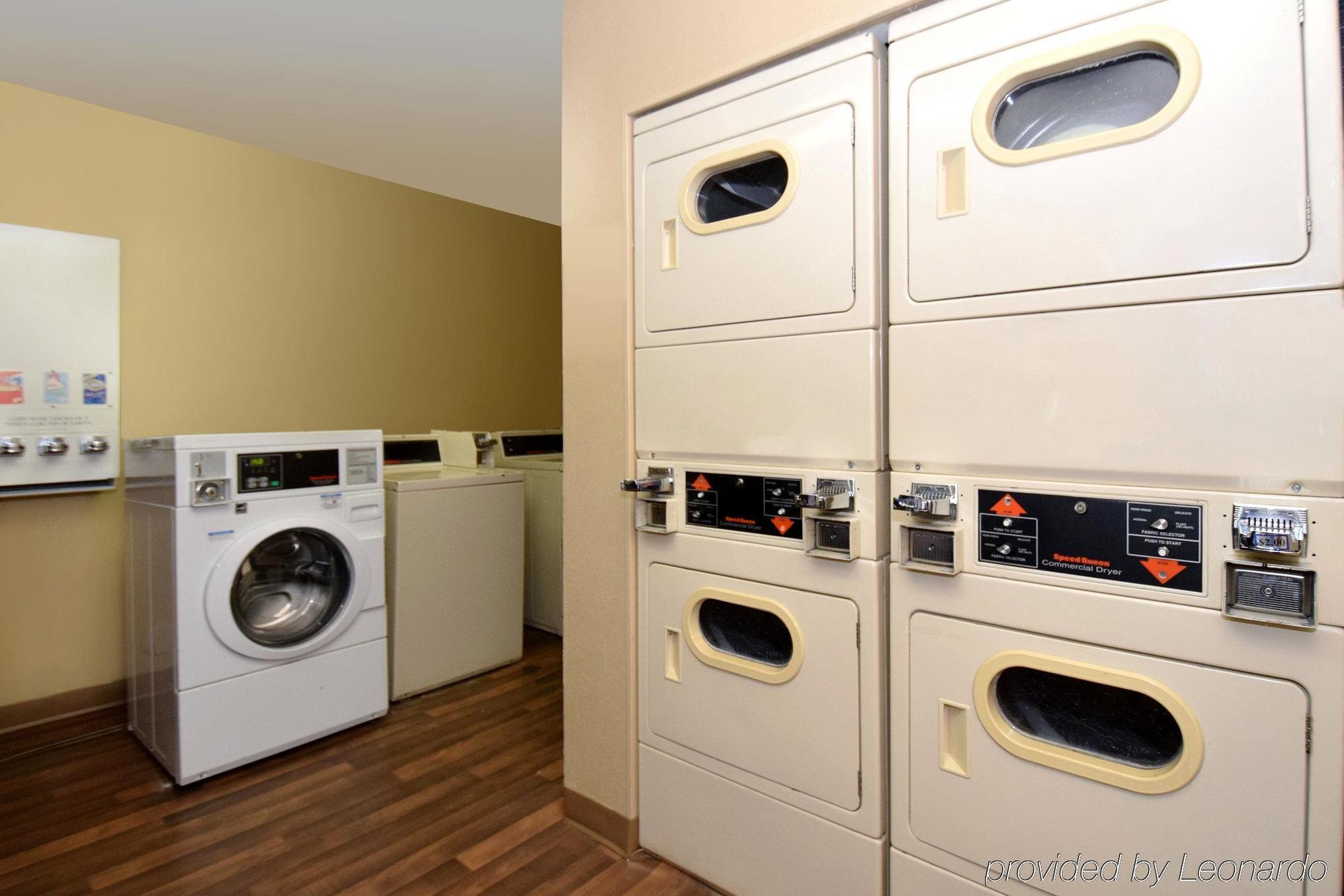 Suburban Studios Copley Akron West Экстерьер фото